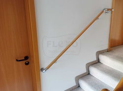 14-B - Flexo Handlaufprofis - Handlauf an gerader Treppe, oben mit Knick nach Norm